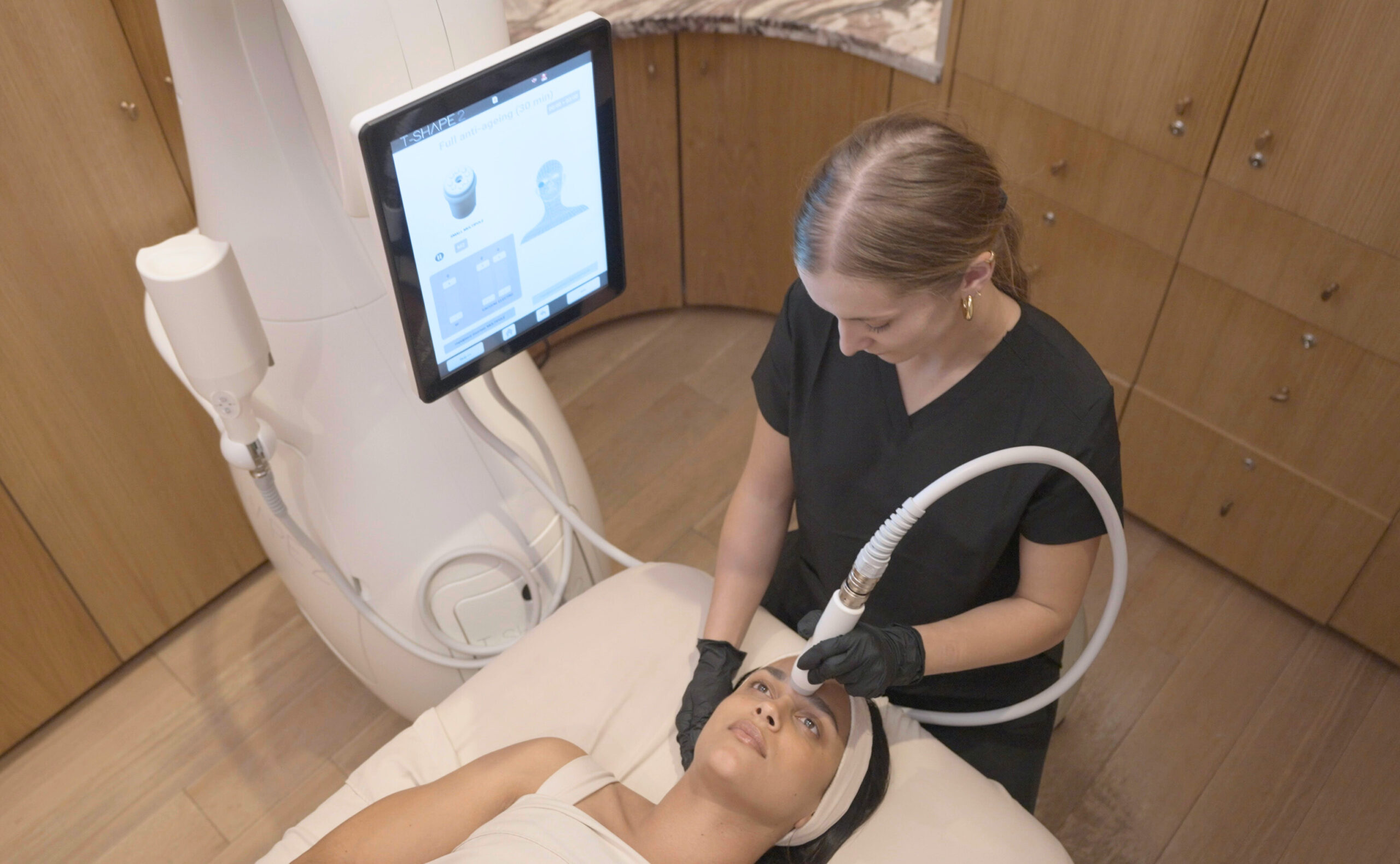 T-Shape 2 treatment being performed on the cheekbone using the Facial handpiece to reduce facial aging after weight loss.